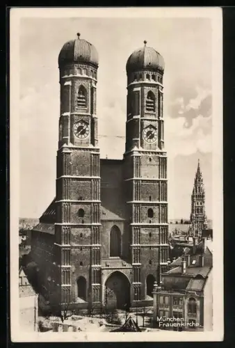 AK München, Frauenkirche u. Blick zum Rathausturm