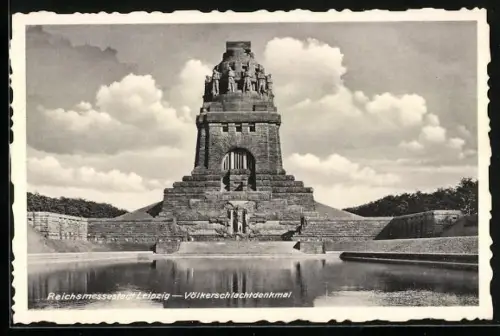 AK Leipzig, Völkerschlachtdenkmal mit Wasserbecken
