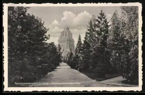 AK Leipzig, Völkerschlachtdenkmal vom Weg aus
