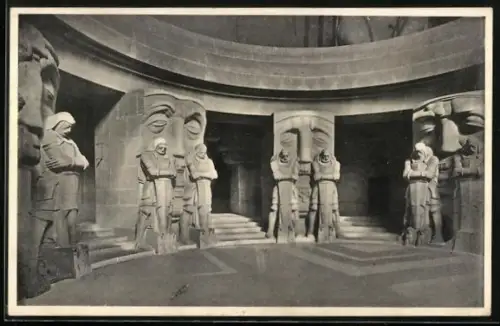 AK Leipzig, Völkerschlachtdenkmal, Krypta mit Totenwächter, Innenansicht