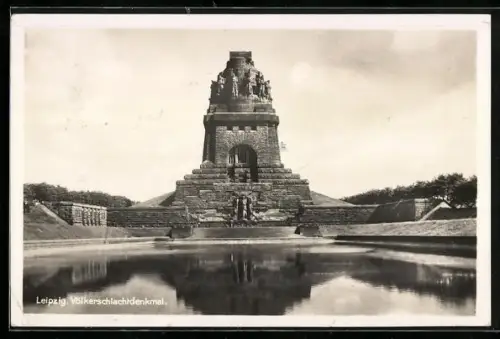 AK Leipzig, Völkerschlachtdenkmal mit Reflektion