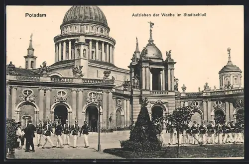 AK Potsdam, Aufziehen der Wache im Stadtschloss