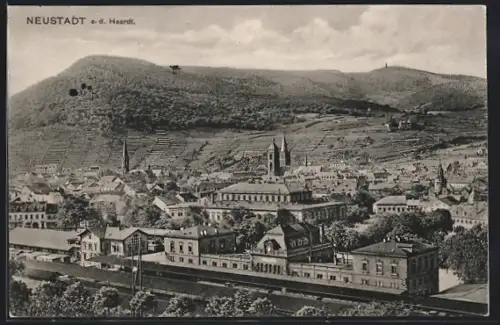 AK Neustadt a. d. Haardt, Ortsansicht mit Bahnhof