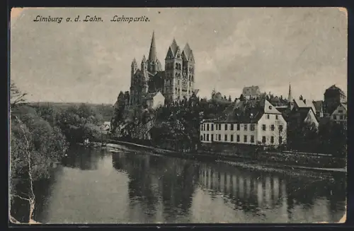 AK Limburg a. d. Lahn, Lahnpartie mit Blick zum Ort