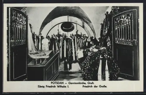 AK Potsdam, Garnisonkirche, Gruft König Friedrich Wilhelm I., Friedrich der Grosse