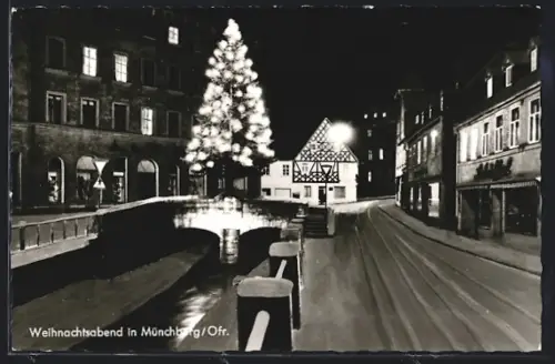 AK Münchberg /Ofr., Beleuchteter Weihnachtsbaum, Fachwerkhaus