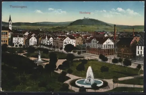 AK Tuttlingen, Park mit Brunnen, Honberg im Hintergrund