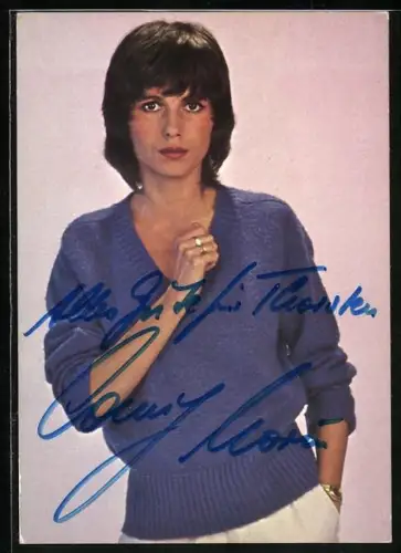 AK Musikerin Conny Morin in violettem Wollpulli, Autograph