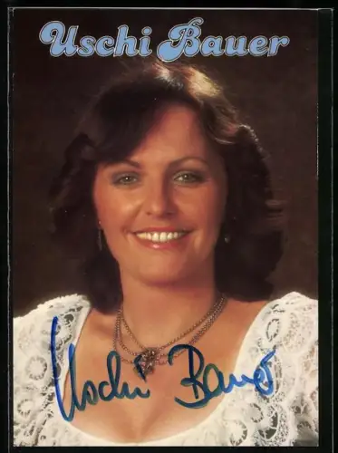 AK Musikerin Uschi Bauer mit Rüschenbluse, Autograph