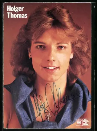 AK Musiker Holger Thomas mit einer Kreuzkette, Autograph