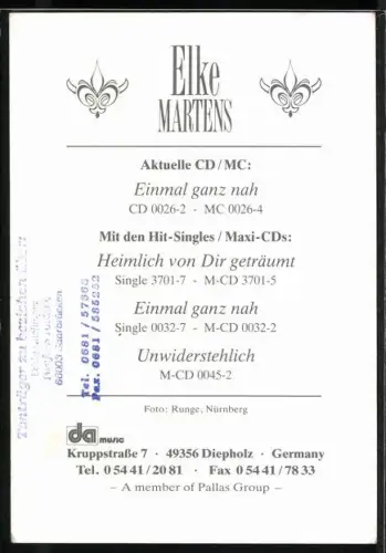 AK Musikerin Elke Martens mit Hand im blonden Haar, Autograph