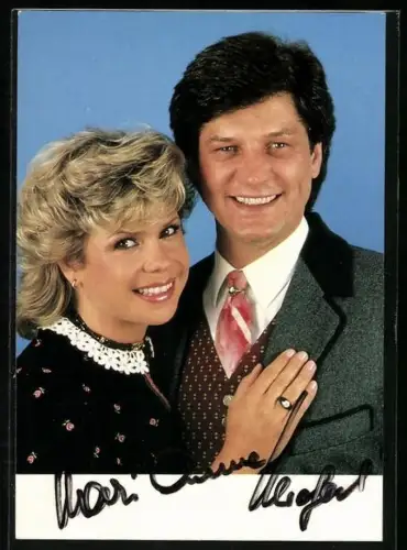 AK Musiker Marianne und Michael als Paar in die Kamera lächelnd, Autograph