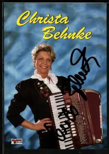AK Musikerin Christa Mehnke mit Akkordeon, Autograph