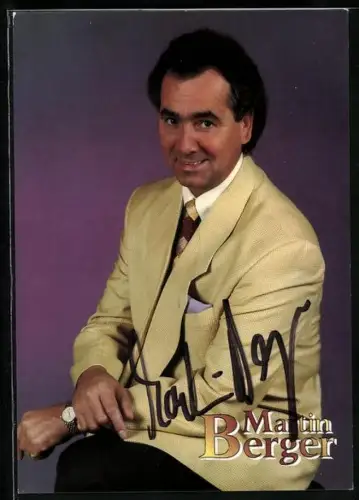 AK Musiker Martin Berger im Anzug, Autograph