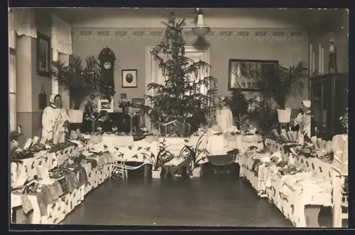 Foto-AK Wien, Mütterberatung der Agnesschwestern Bernardgasse 27, Weihnachtsbescherung 1929