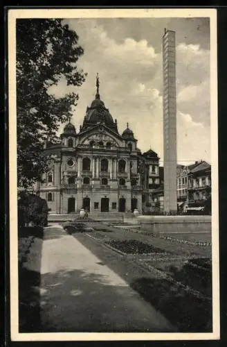 AK Kosice, Vlajkovy obelisk a divadio