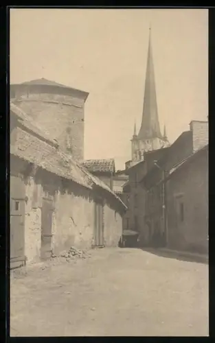 AK Tallinn, Strassenpartie mit Turm und Kirche