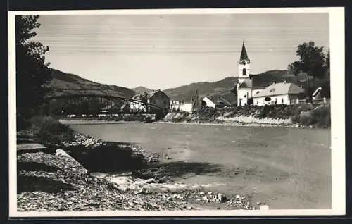 AK Rahó, Ortsansicht vom gegenüberliegenden Flussufer