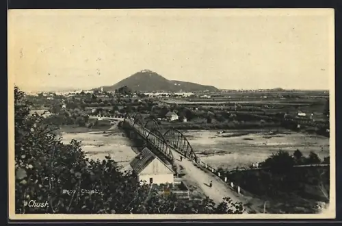 AK Chust, Flussbrücke mit Blick auf Ort und Berg