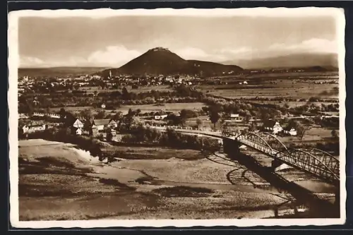AK Chust, Totalansicht mit Burgberg und Brücke