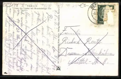 AK Berlin, Brandenburger Tor mit Strasse Unter den Linden