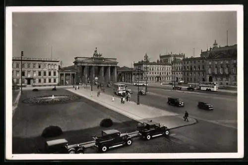 AK Berlin, Brandenburger Tor vom Pariser Platz aus