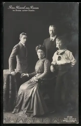 Foto-AK Portrait Prinz Heinrich von Preussen, im Kreise seiner Familie