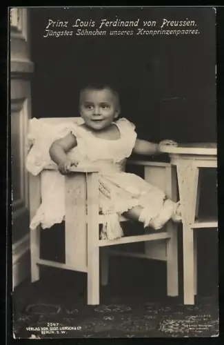 AK Prinz Louis Ferdinand von Preussen am Tisch sitzend