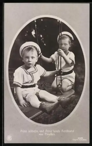 AK Kronprinz Wilhelm und Prinz Louis Ferdinand von Preussen auf einer Schaukel