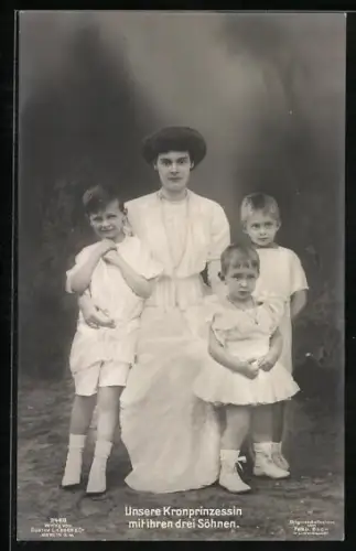 AK Kronprinzessin Cecilie mit ihren drei Söhnen, Familie des Kronprinz Wilhelm von Preussen