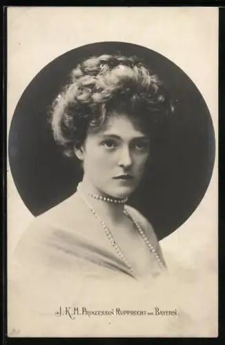 AK Portrait I. K. H. Prinzessin Rupprecht von Bayern in leichtem Kleid mit Dekollete und Perlenkette