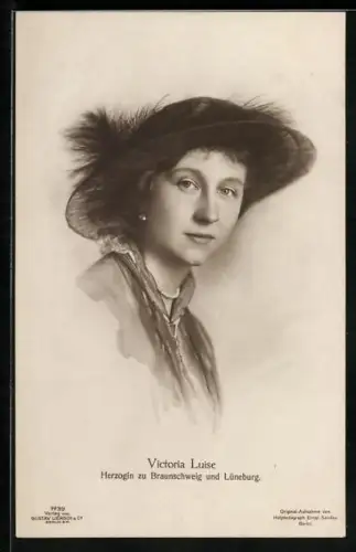 AK Herzogin Ernst August von Braunschweig, Porträt mit Hut