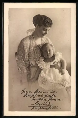 AK Kronprinzessin Cecilie von Preussen mit ihrem Kind im Rüschenkleid