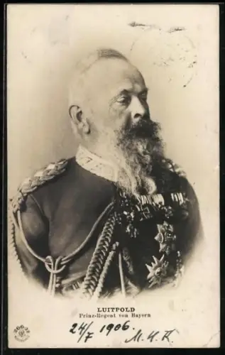 AK Prinzregent Luitpold von Bayern in Uniform mit Eisernes Kreuz und Orden