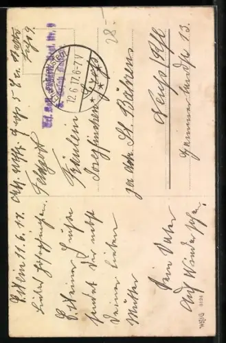 Künstler-AK Starker Tobak, Kleiner Soldat gibt vor einem Mädchen mit seinen Heldetaten an