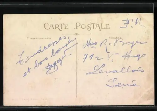 AK Saint-Nazaire, Le vieux Bassin, Sortie d`un Paquebot Transatlantique, Hafen