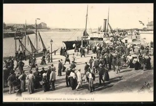 AK Trouville, Débarquement du bateau du Havre