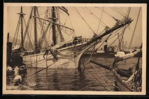 AK Toulon, Un coin du Port Marchand