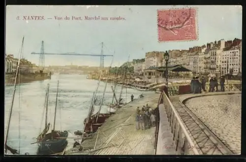 AK Nantes, Vue du Port, Marché aux moules, Partie am Kai mit Blick zum Überladekran