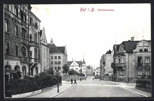 AK Hof i. B., Schillerstrasse mit Passanten