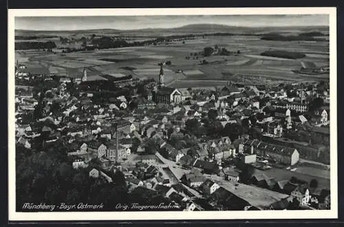 AK Münchberg /Bayr. Ostmark, Fliegeraufnahme des Ortes