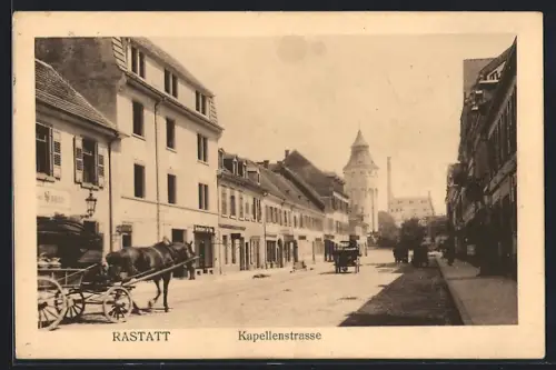 AK Rastatt, Kapellenstrasse mit Pferdegespannen