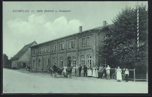 AK Schmilau, Delfs Gasthof und Ausspann, davor eine Kutsche und Bedienstete
