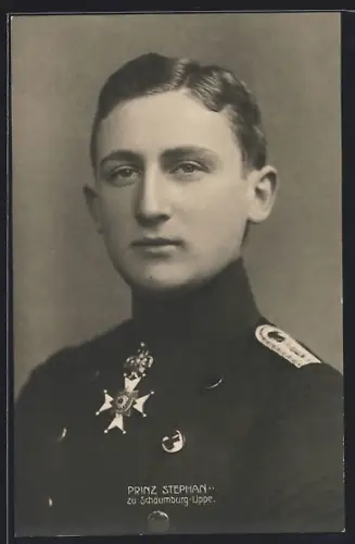 AK Prinz Stephan zu Schaumburg-Lippe in Uniform mit Orden