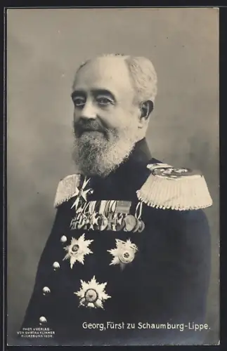 AK Fürst Georg zu Schaumburg-Lippe in Uniform mit Orden