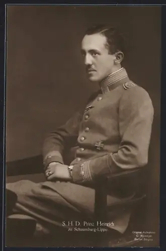 AK Prinz Heinrich von Schaumburg-Lippe in einem Stuhl sitzend
