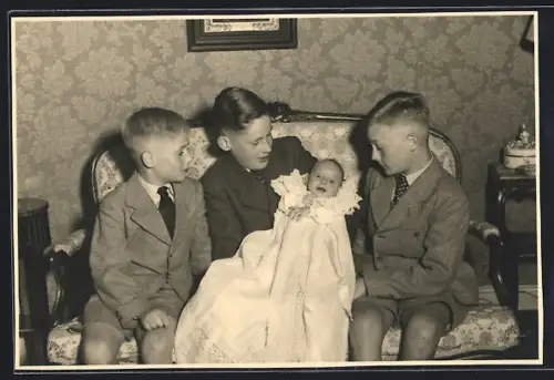 AK Erbprinz Georg Wilhelm, Prinz Philipp Ernst, Prinz Konstantin, Prinzessin Viktoria Luise von Schaumburg-Lippe