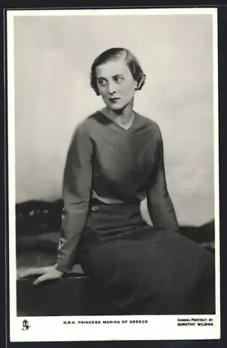AK H. R. H. Princess Marina von Griechenland in schlichter Kleidung