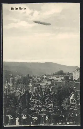 AK Baden-Baden, Zeppelin über der Stadt