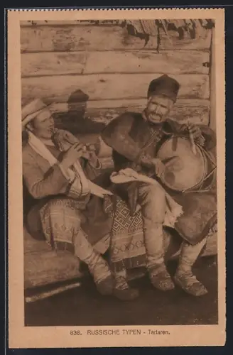 AK Tataren beim Musizieren vor der Hütte